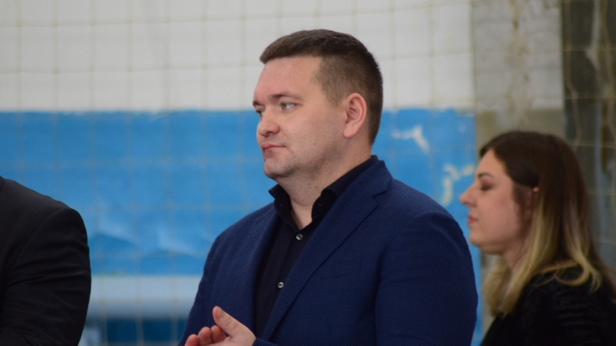 Первенство Саратова по греко-римской борьбе. Депутат Госдумы Андрей Воробьев вручил борцам значки кандидатов в мастера спорта