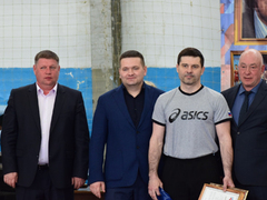 Первенство Саратова по греко-римской борьбе. Депутат Госдумы Андрей Воробьев вручил борцам значки кандидатов в мастера спорта
