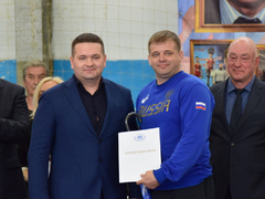 Первенство Саратова по греко-римской борьбе. Депутат Госдумы Андрей Воробьев вручил борцам значки кандидатов в мастера спорта