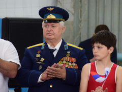 Первенство Саратова по греко-римской борьбе. Депутат Госдумы Андрей Воробьев вручил борцам значки кандидатов в мастера спорта