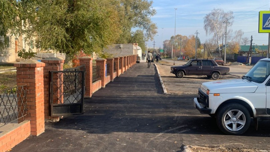 В Духовницкой районной больнице появилось новое оборудование и автомобили