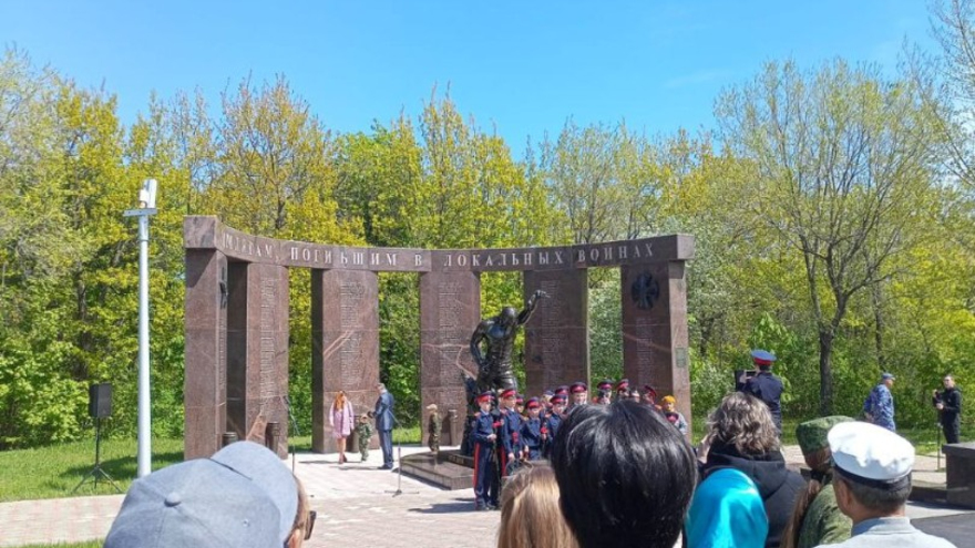 Имя погибшего на Донбассе солдата увековечили на Стене памяти в Саратове