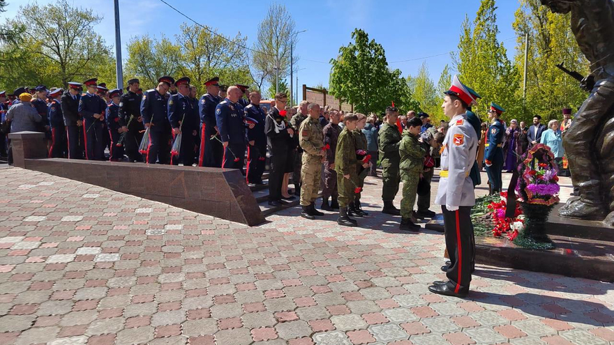 Имя погибшего на Донбассе солдата увековечили на Стене памяти в Саратове