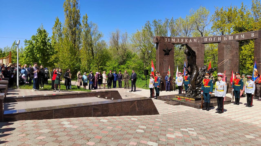 Имя погибшего на Донбассе солдата увековечили на Стене памяти в Саратове