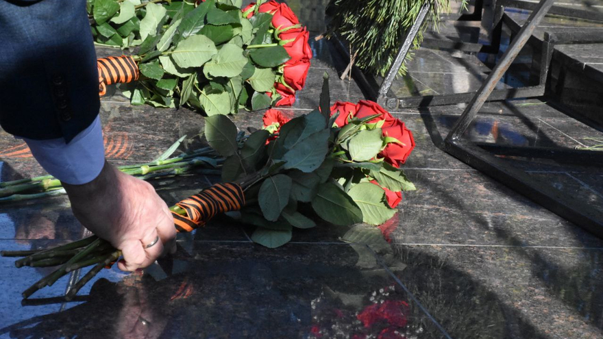 На Воскресенском кладбище почтили память погибших защитников Отечества