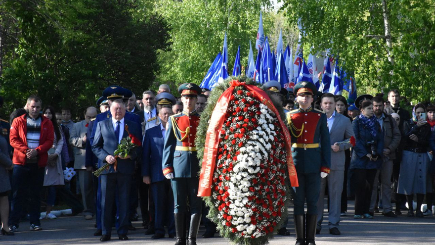 На Воскресенском кладбище почтили память погибших защитников Отечества