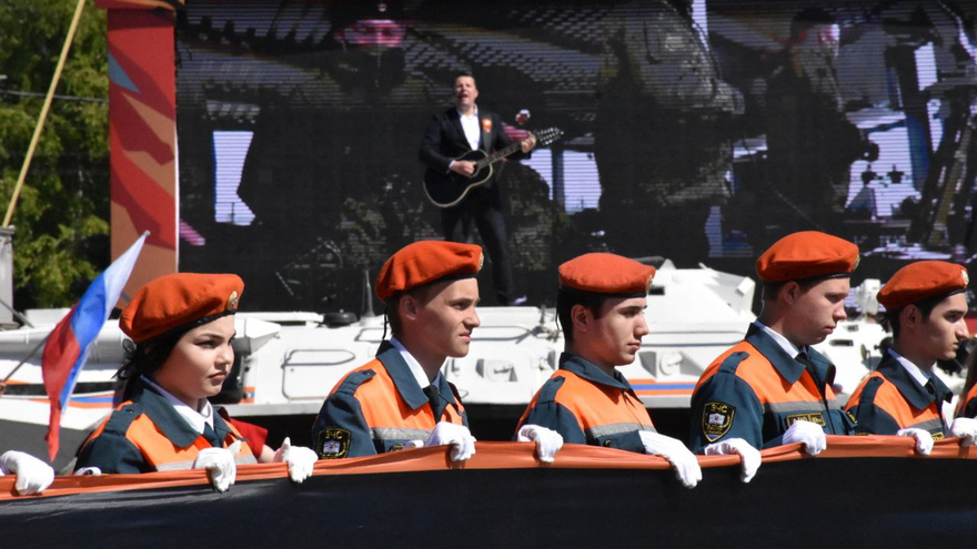В Саратове состоялся Парад Победы (фоторепортаж)