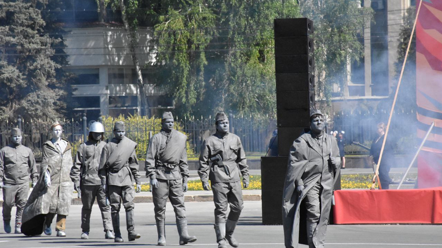 В Саратове состоялся Парад Победы (фоторепортаж)