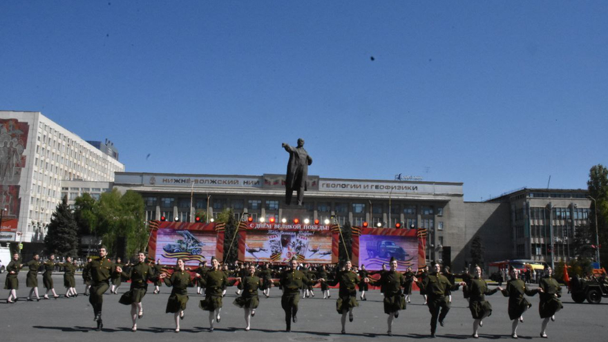 В Саратове состоялся Парад Победы (фоторепортаж)