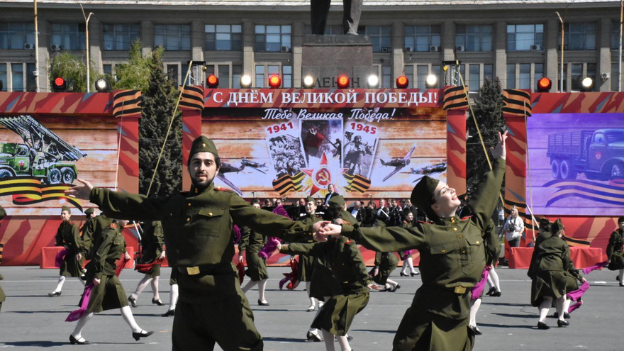 В Саратове состоялся Парад Победы (фоторепортаж)