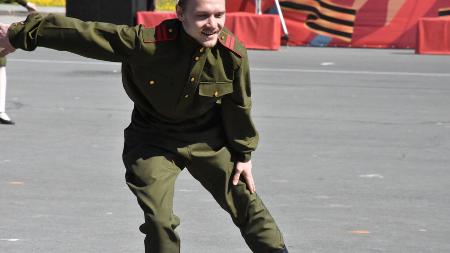 В Саратове состоялся Парад Победы (фоторепортаж)