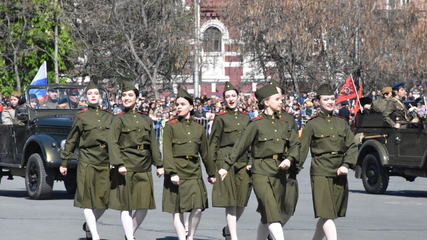 В Саратове состоялся Парад Победы (фоторепортаж)
