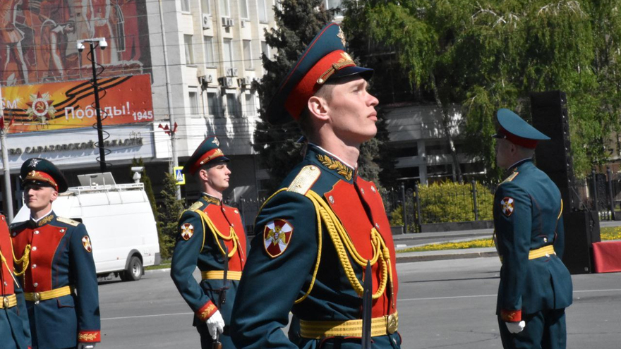В Саратове состоялся Парад Победы (фоторепортаж)