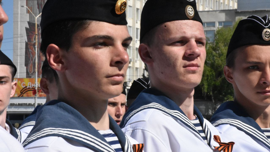 В Саратове состоялся Парад Победы (фоторепортаж)