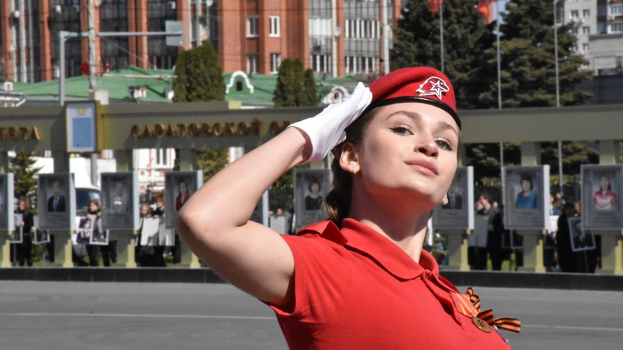 В Саратове состоялся Парад Победы (фоторепортаж)