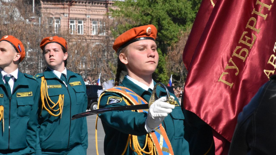 В Саратове состоялся Парад Победы (фоторепортаж)