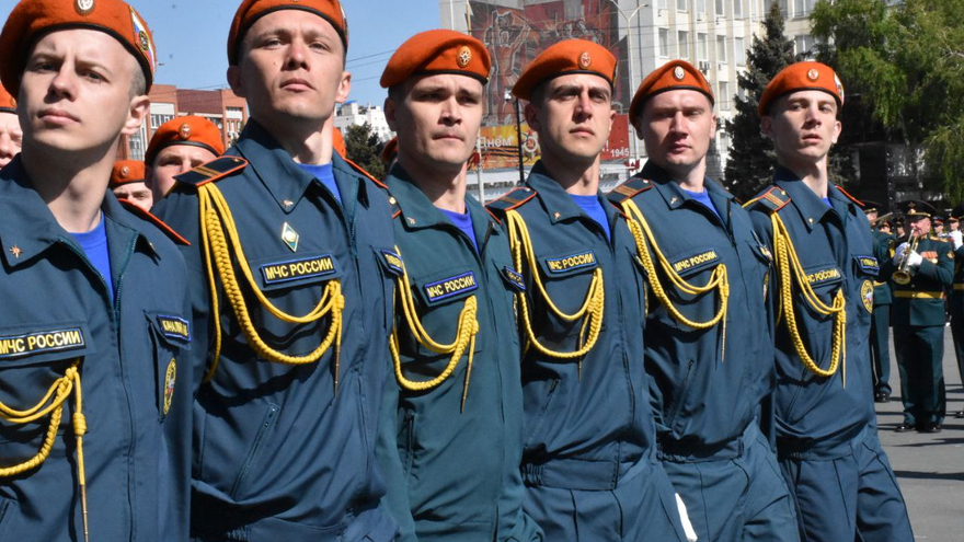 В Саратове состоялся Парад Победы (фоторепортаж)