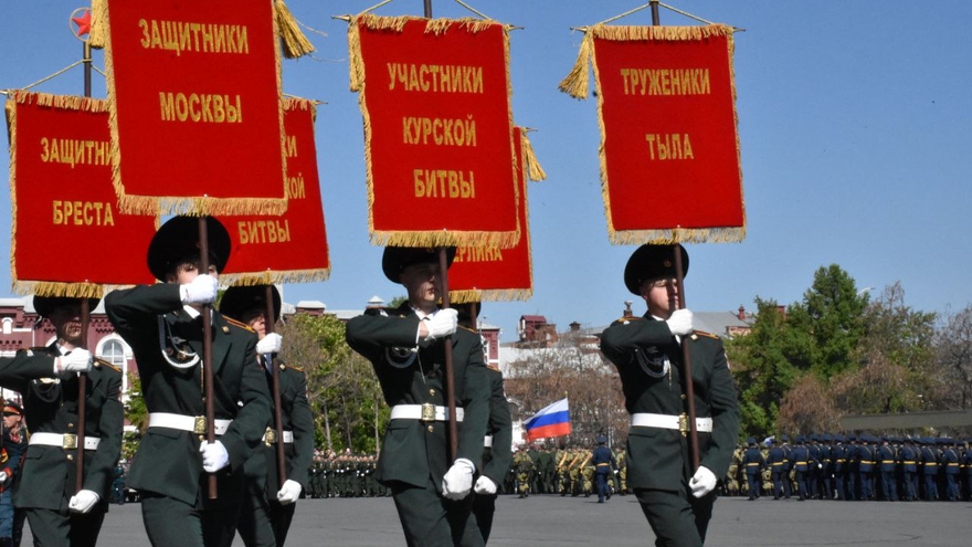 В Саратове состоялся Парад Победы (фоторепортаж)