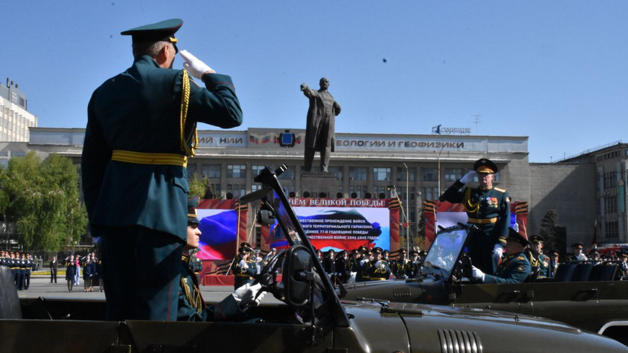 В Саратове состоялся Парад Победы (фоторепортаж)