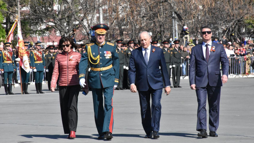 В Саратове состоялся Парад Победы (фоторепортаж)