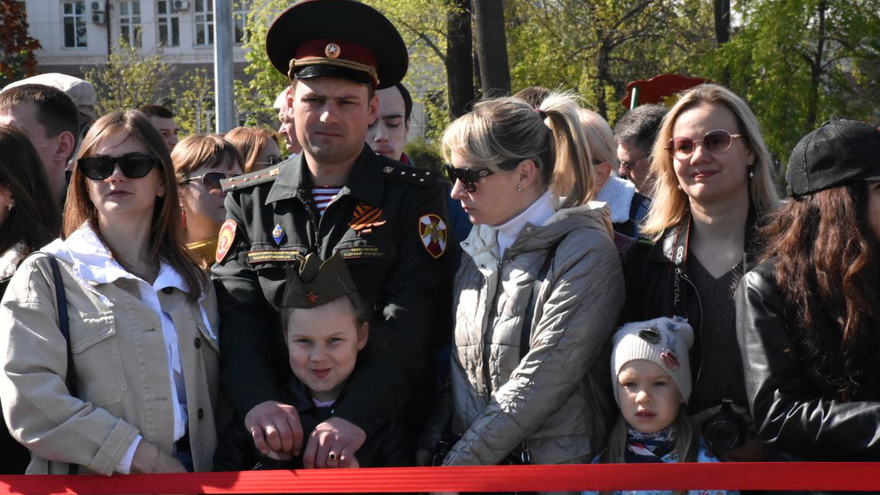 В Саратове состоялся Парад Победы (фоторепортаж)