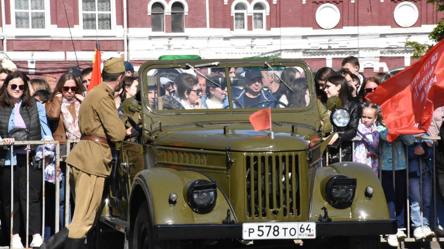 В Саратове состоялся Парад Победы (фоторепортаж)
