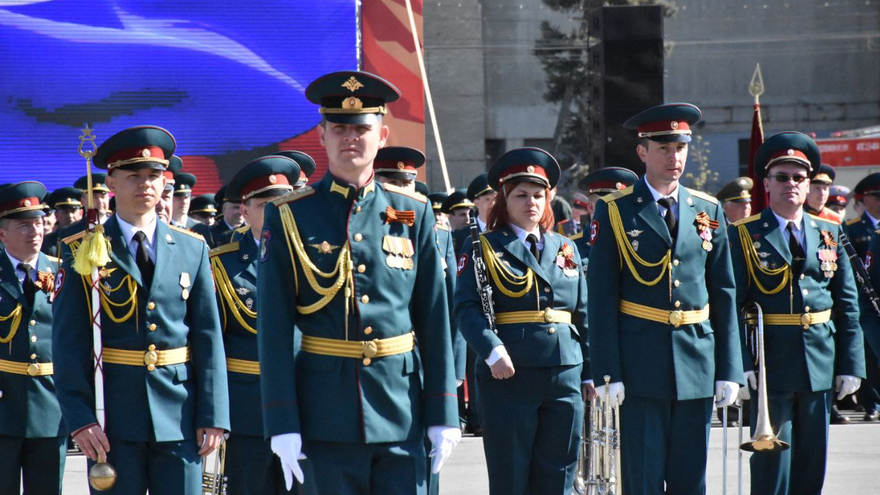 В Саратове состоялся Парад Победы (фоторепортаж)