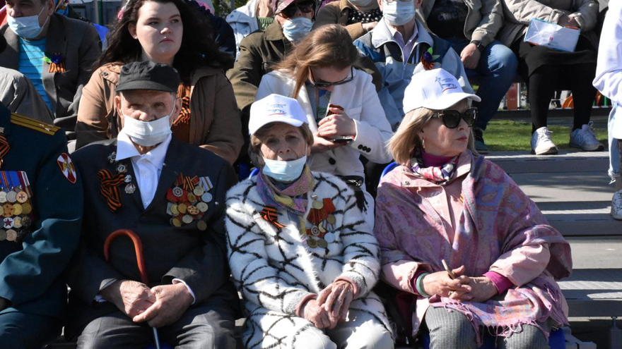 В Саратове состоялся Парад Победы (фоторепортаж)