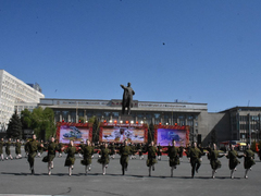 В Саратове состоялся Парад Победы (фоторепортаж)