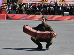 В Саратове состоялся Парад Победы (фоторепортаж)
