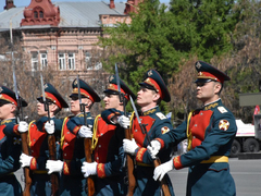 В Саратове состоялся Парад Победы (фоторепортаж)