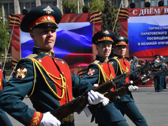 В Саратове состоялся Парад Победы (фоторепортаж)