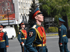 В Саратове состоялся Парад Победы (фоторепортаж)