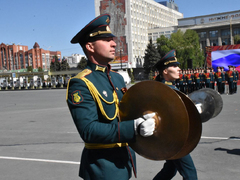 В Саратове состоялся Парад Победы (фоторепортаж)
