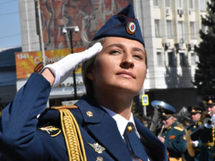 В Саратове состоялся Парад Победы (фоторепортаж)