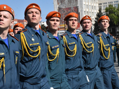 В Саратове состоялся Парад Победы (фоторепортаж)