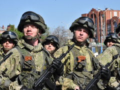 В Саратове состоялся Парад Победы (фоторепортаж)