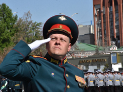 В Саратове состоялся Парад Победы (фоторепортаж)