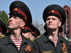 В Саратове состоялся Парад Победы (фоторепортаж)