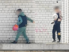 На долгострое в Юбилейном снова заметили подростков