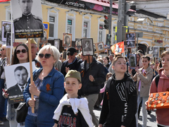 В Саратове в колонне Бессмертного полка прошли 120 тысяч человек
