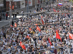 В Саратове в колонне Бессмертного полка прошли 120 тысяч человек