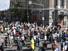 В Саратове в колонне Бессмертного полка прошли 120 тысяч человек