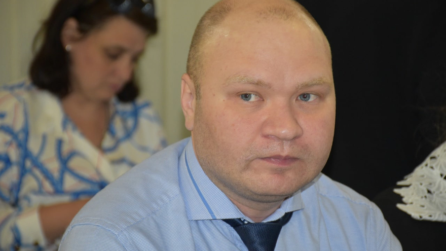 Глава Общественной палаты пожаловался на вонь и заявил, что у регоператора по вывозу мусора ничего не получается