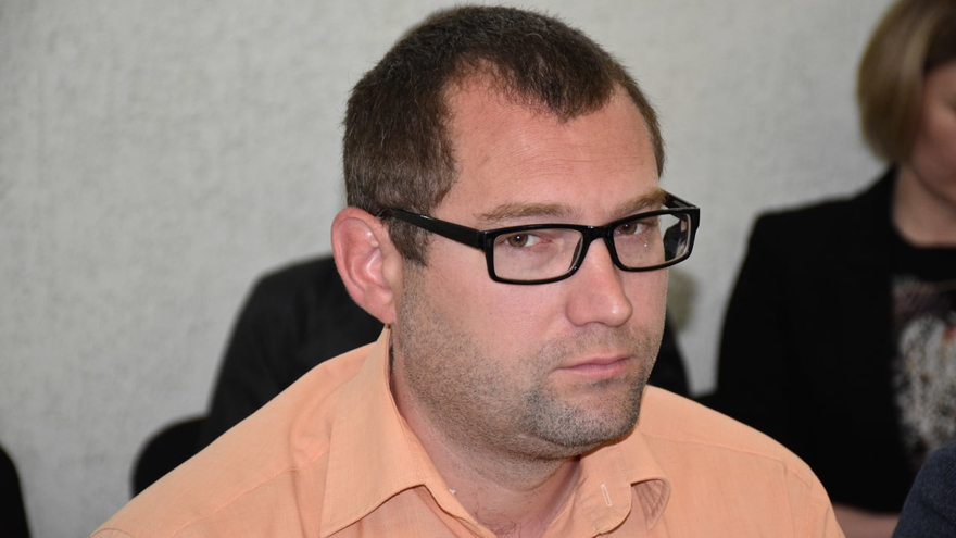 Глава Общественной палаты пожаловался на вонь и заявил, что у регоператора по вывозу мусора ничего не получается