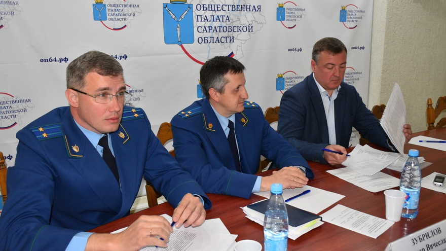 Глава Общественной палаты пожаловался на вонь и заявил, что у регоператора по вывозу мусора ничего не получается
