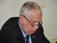 Глава Общественной палаты пожаловался на вонь и заявил, что у регоператора по вывозу мусора ничего не получается