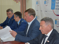 Глава Общественной палаты пожаловался на вонь и заявил, что у регоператора по вывозу мусора ничего не получается