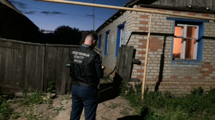 После убийства жены мужчина разгуливал с ножом по улице: ему мерещились пауки