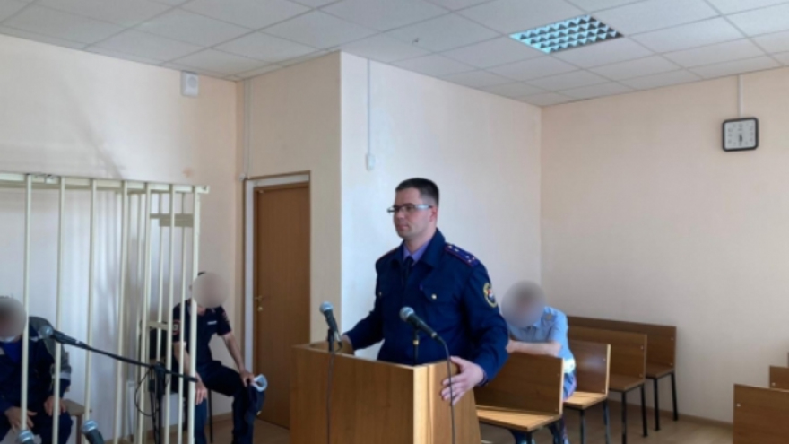 После убийства жены мужчина разгуливал с ножом по улице: ему мерещились пауки